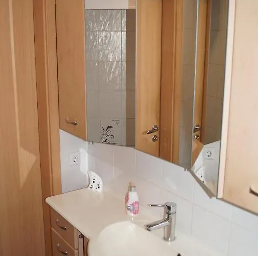 דירה Gaestehaus Schatz In *