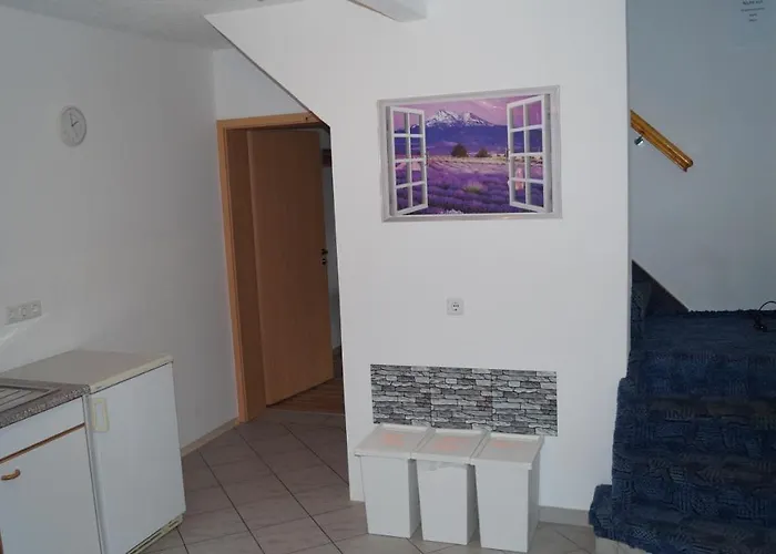 Gaestehaus Schatz In דירה *